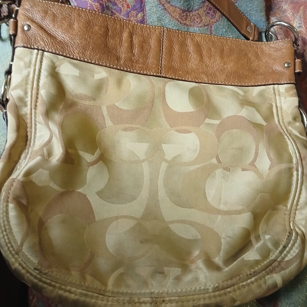 Coach hobo bag. Signature canvas with leather and silver detailing